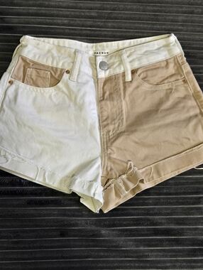 PacSun Mom Denim Shorts, High Rise two-toned, design in cream and tan.  Size 22